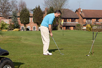 Chipping-on; Putter neatly leaning on Golf-Rest. Click to enlarge.